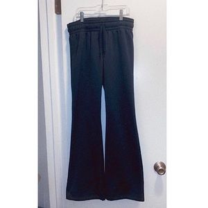 𝐁𝐋𝐀𝐂𝐊 𝐔𝐍𝐃𝐄𝐑 𝐀𝐑𝐌𝐎𝐔𝐑 𝐏𝐀𝐍𝐓𝐒